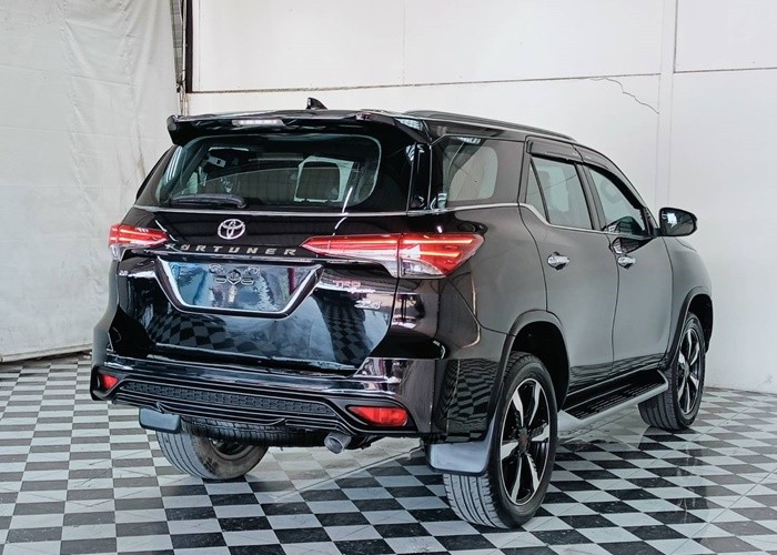 Used 5
                    TOYOTA
                     for Sale Image