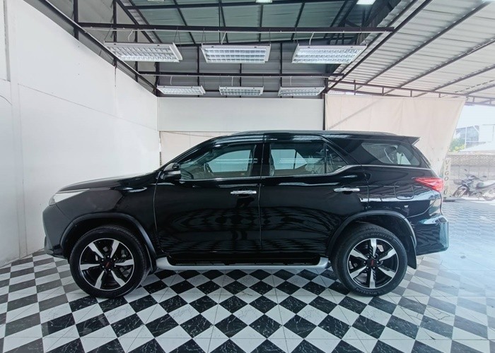 Used 5
                    TOYOTA
                     for Sale Image