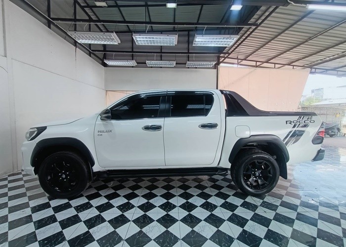 Used 12
                    TOYOTA
                     for Sale Image